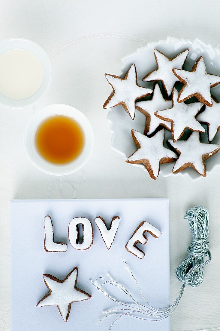 Cinnamon stars and letters