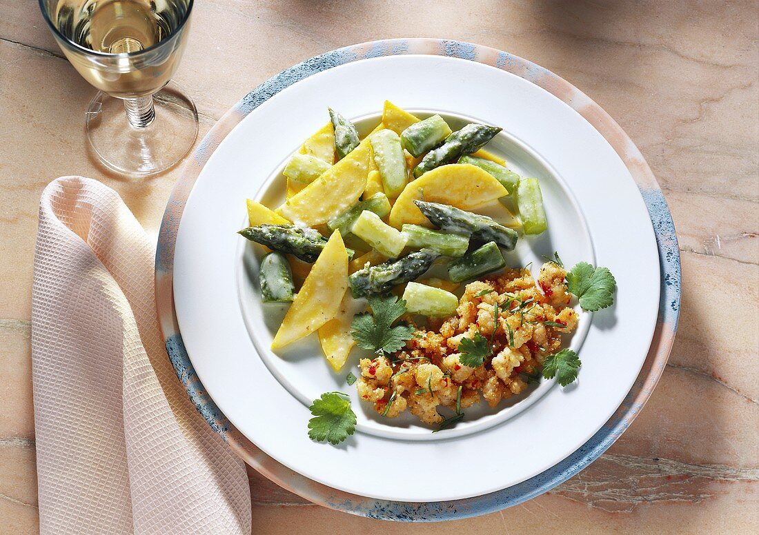 Asparagus and mango salad with turkey