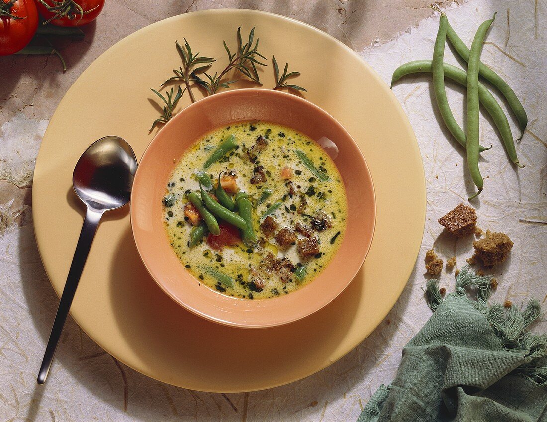 Grüne Bohnensuppe mit Tomaten