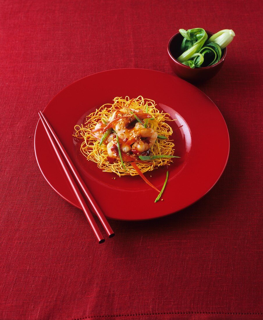 Deep-fried noodles with chilli prawns