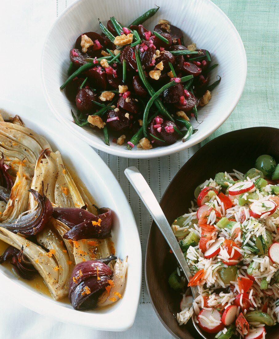 Fenchel mit roten Zwiebeln, Rote-Bete-Salat und Reissalat