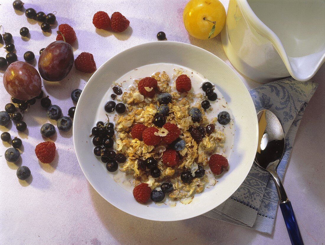 Flockenmüsli mit Beeren