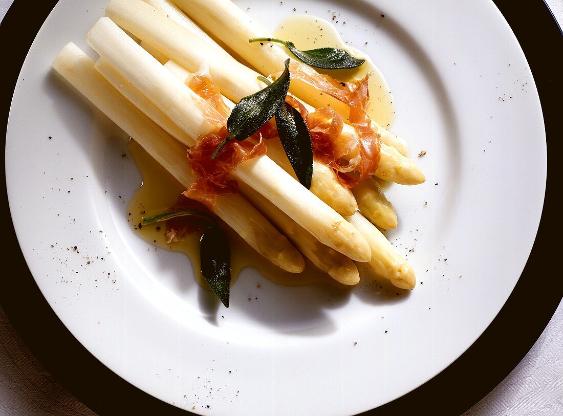 Spargel mit Salbei-Schinken-Butter