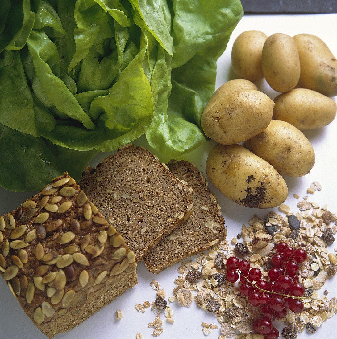 Müsli; Salat; Gemüse; Beeren & Brot