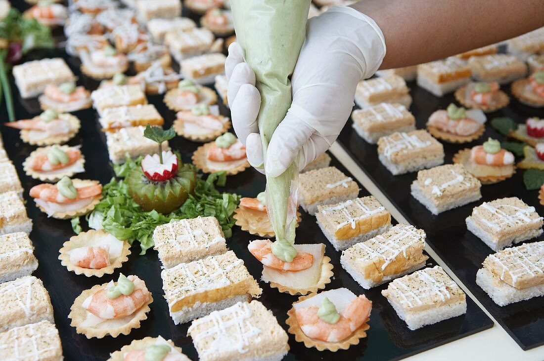 Preparing canapés, Wedding, Divinus Catering, San Sebastian, Donostia, Gipuzkoa, Euskadi, Spain