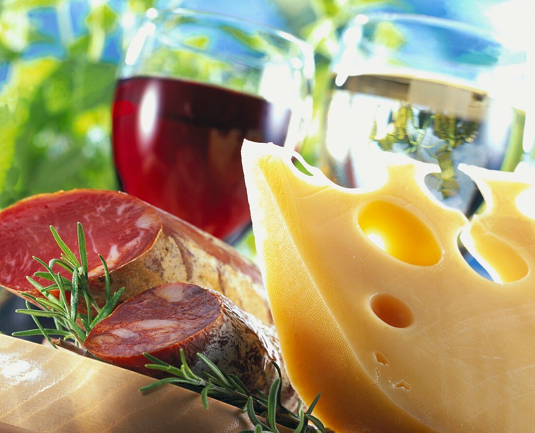 Wurst, Käse und Wein