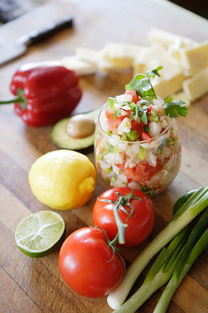 Ein Glas mit Ceviche