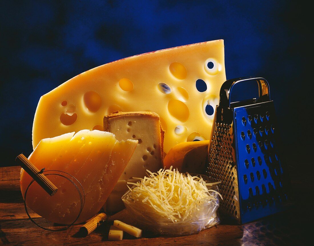 Gruyère,pieces and grated
