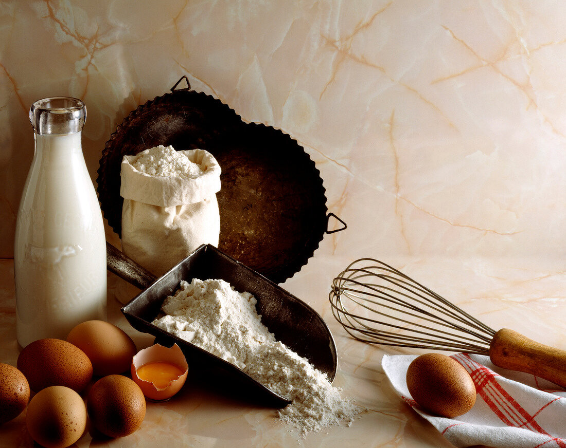 Ingredients (flour, eggs and milk)