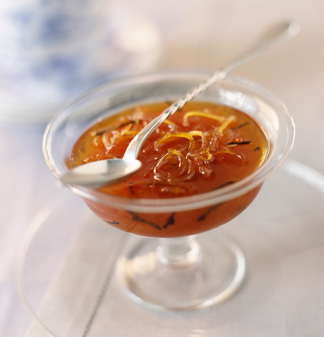 Rosa Grapefruitmarmelade mit russischem Schwarztee