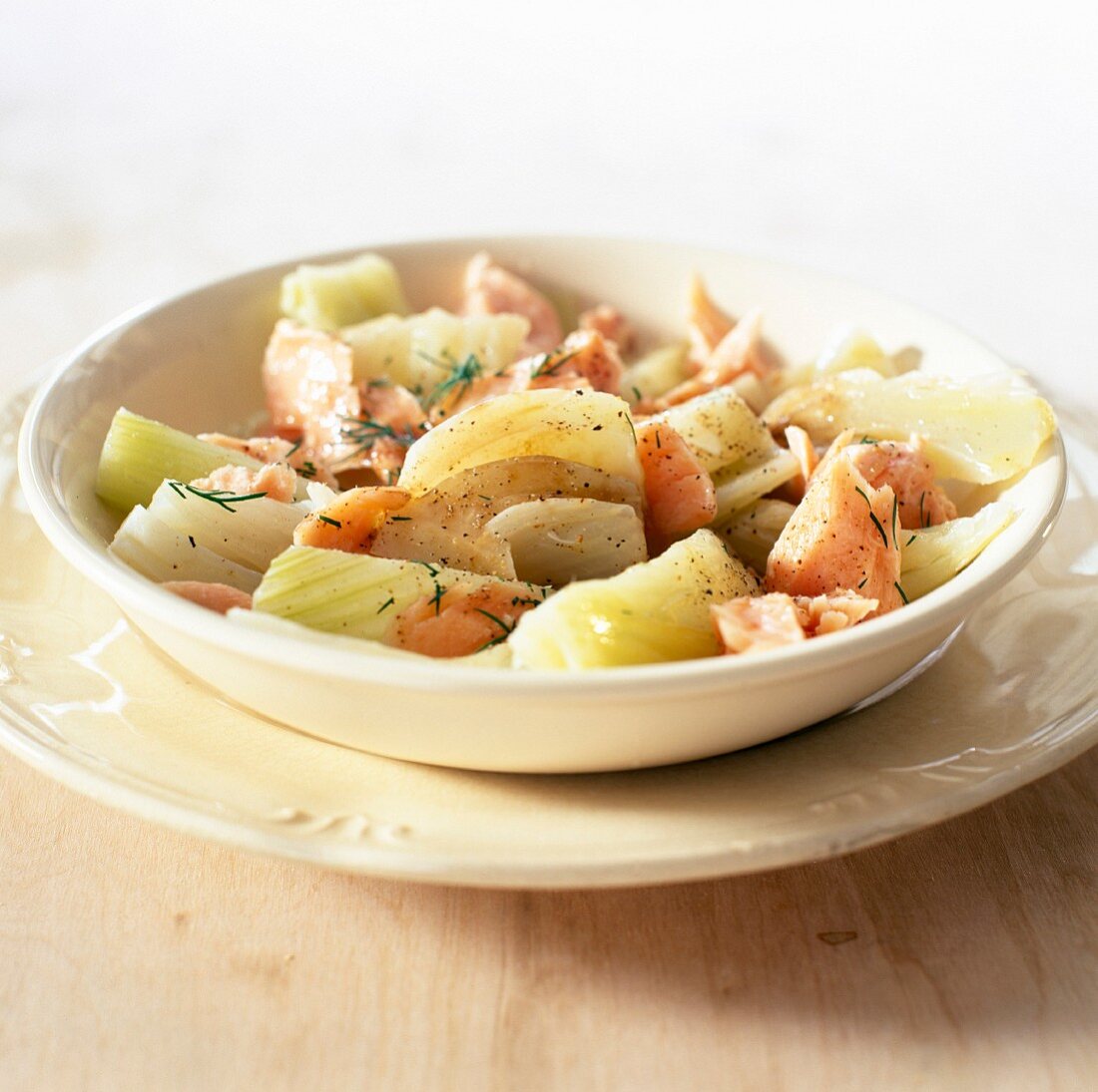 Fennel and shredded salmon fillet salad