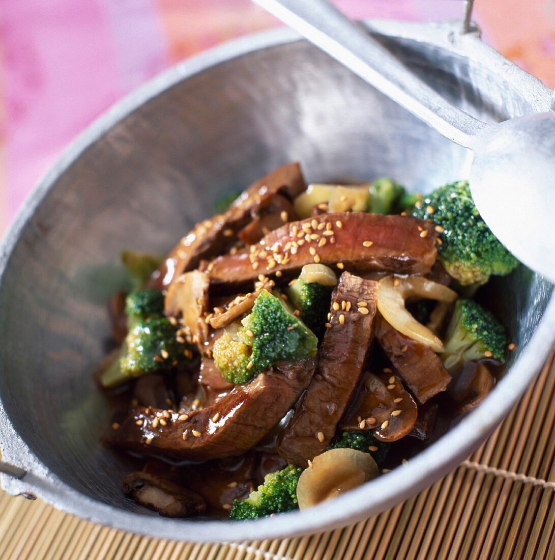 Beef with broccoli and sesame seeds cooked in a wok
