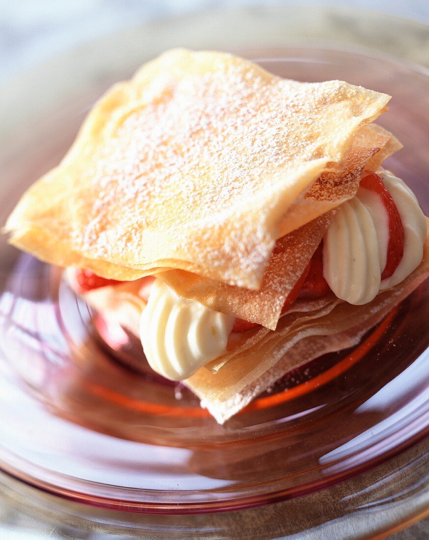 Mille-Feuilles mit Erdbeeren und Zitronensahne