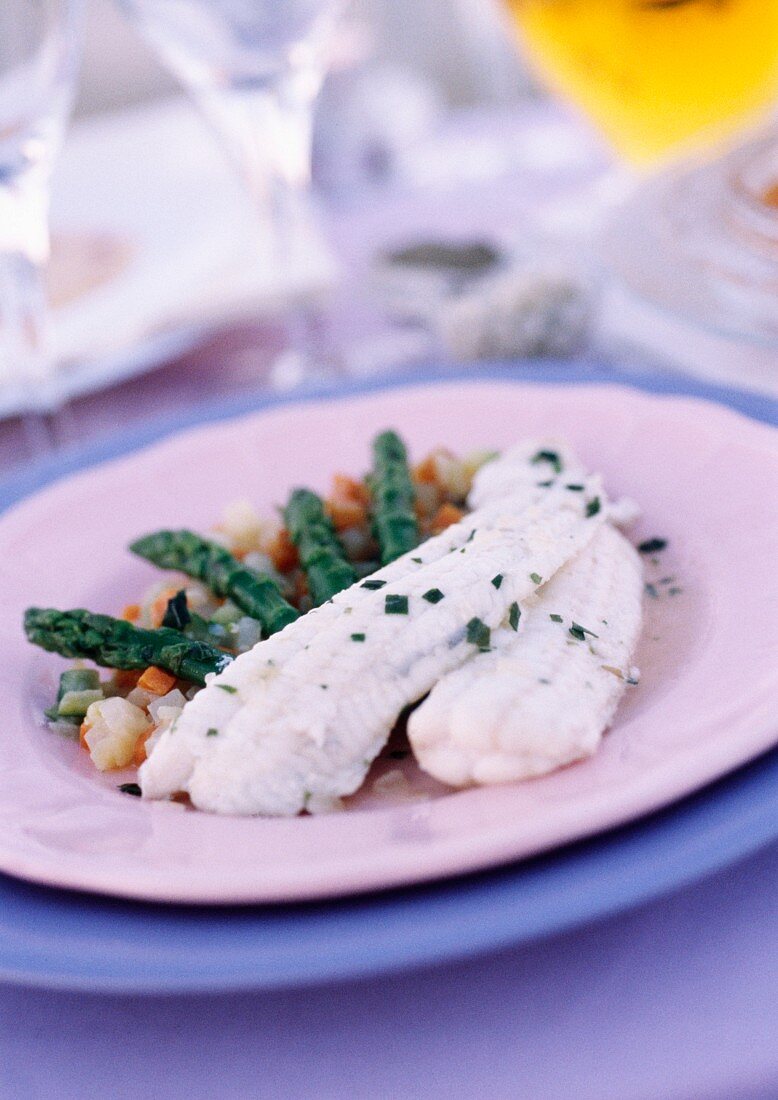 Fillet of sole with asparagus