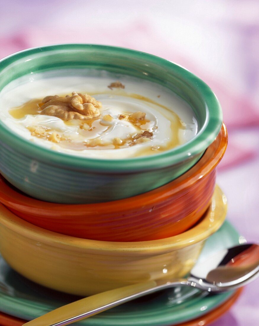 yoghurt with honey and walnuts