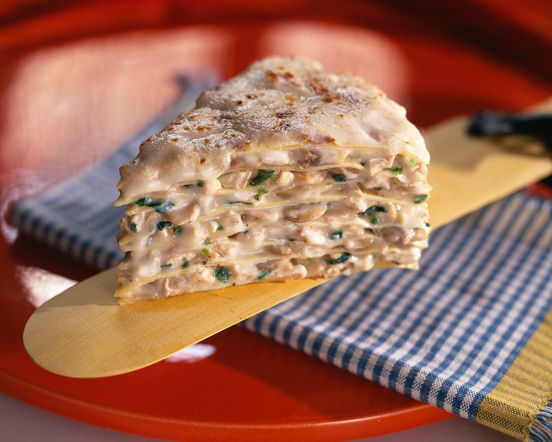 Crêpestorte gefüllt mit Champignons und Pute