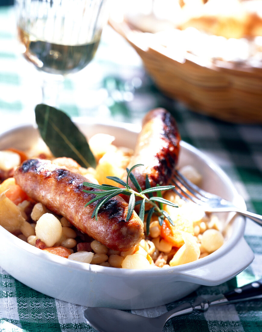 Diots de savoie grillés (Schweinswürste aus Savoyen) mit weissen Bohnen)