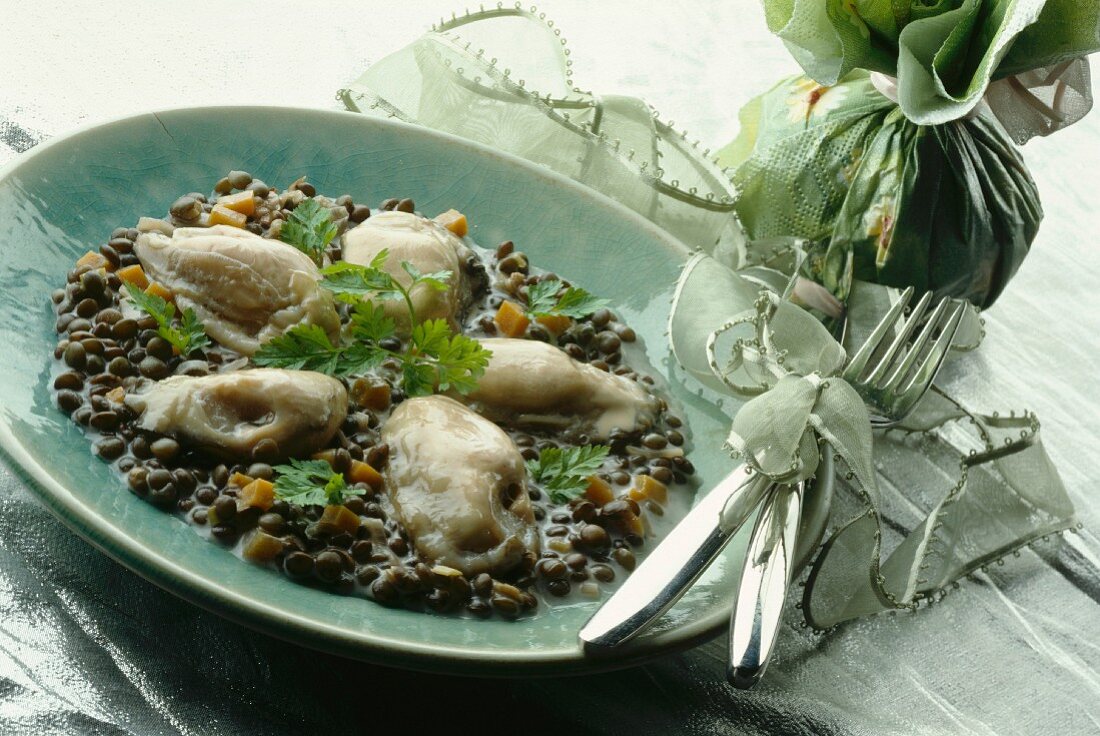 Hot oysters with creamy lentils