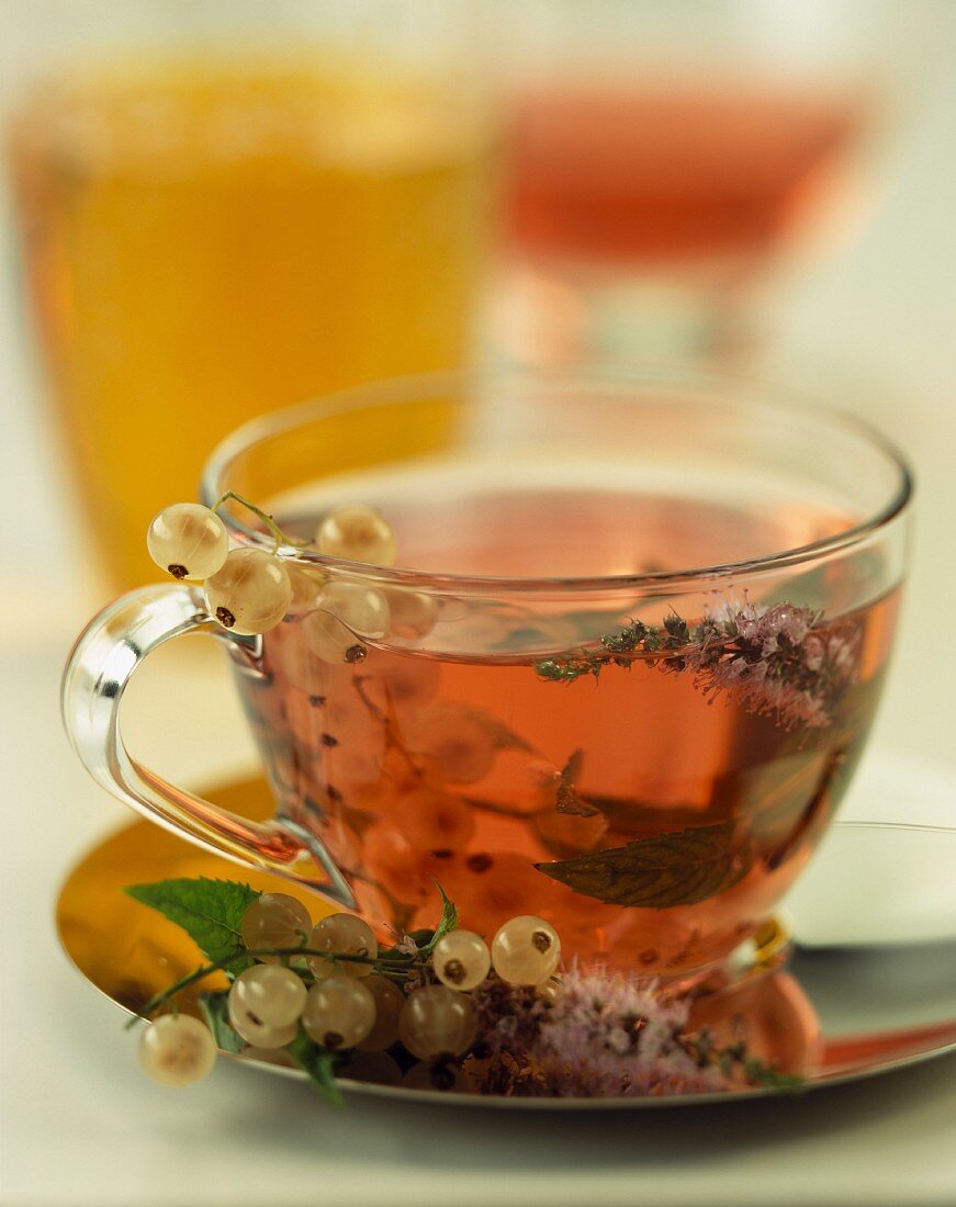 Whitecurrant and thyme herbal tea