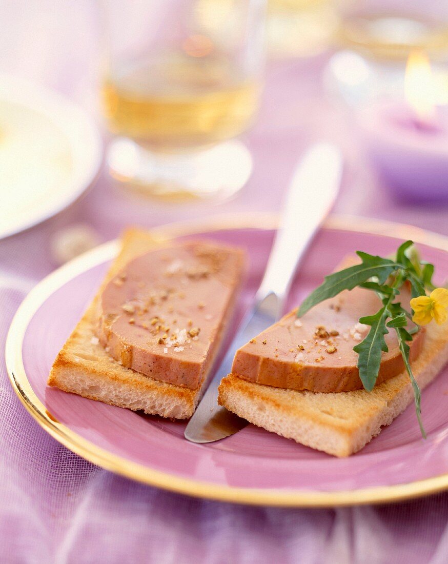 Foie Gras (Gänsestopfleber) auf Toastbrot