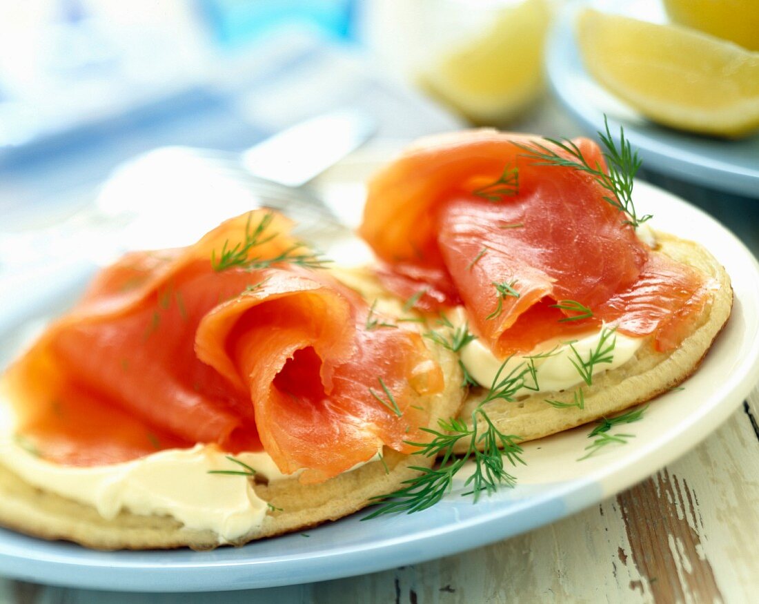 Räucherlachs auf Blinis