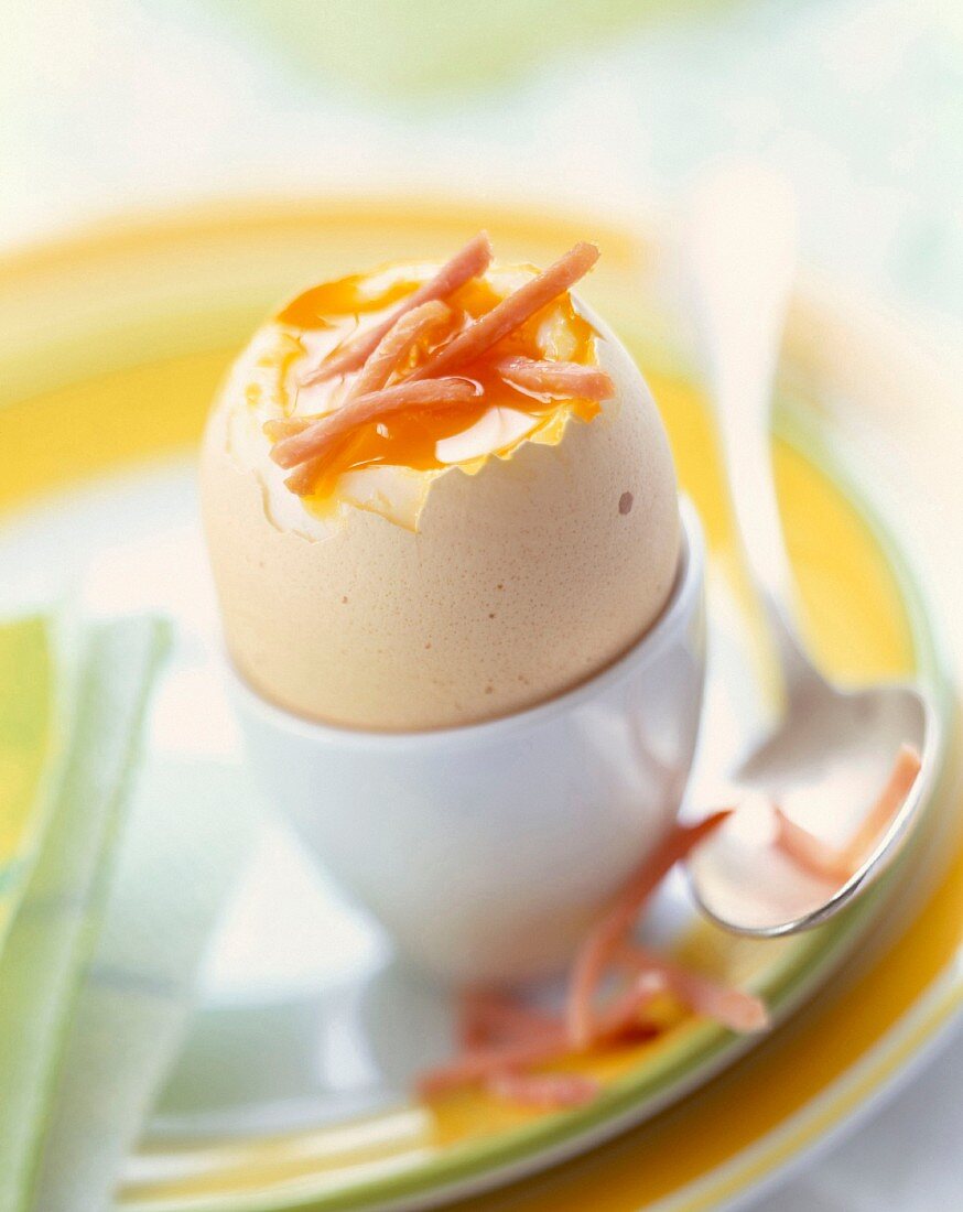 Boiled egg and grated ham