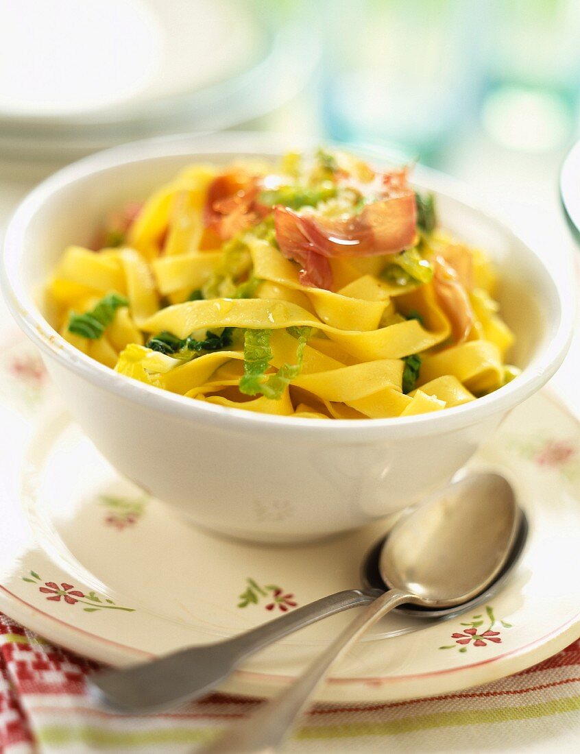 Tagliatelles with cabbage and vegetables