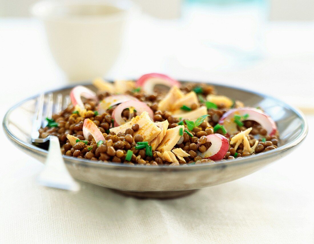 Spiced lentils with red onion and tuna