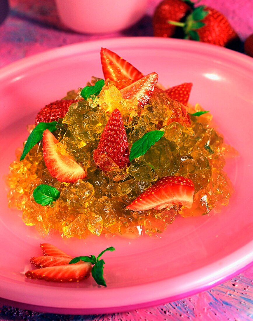 Agar jelly with green tea and strawberries