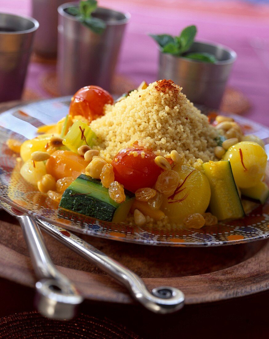 Couscous mit Safrangemüse und Trockenfrüchten