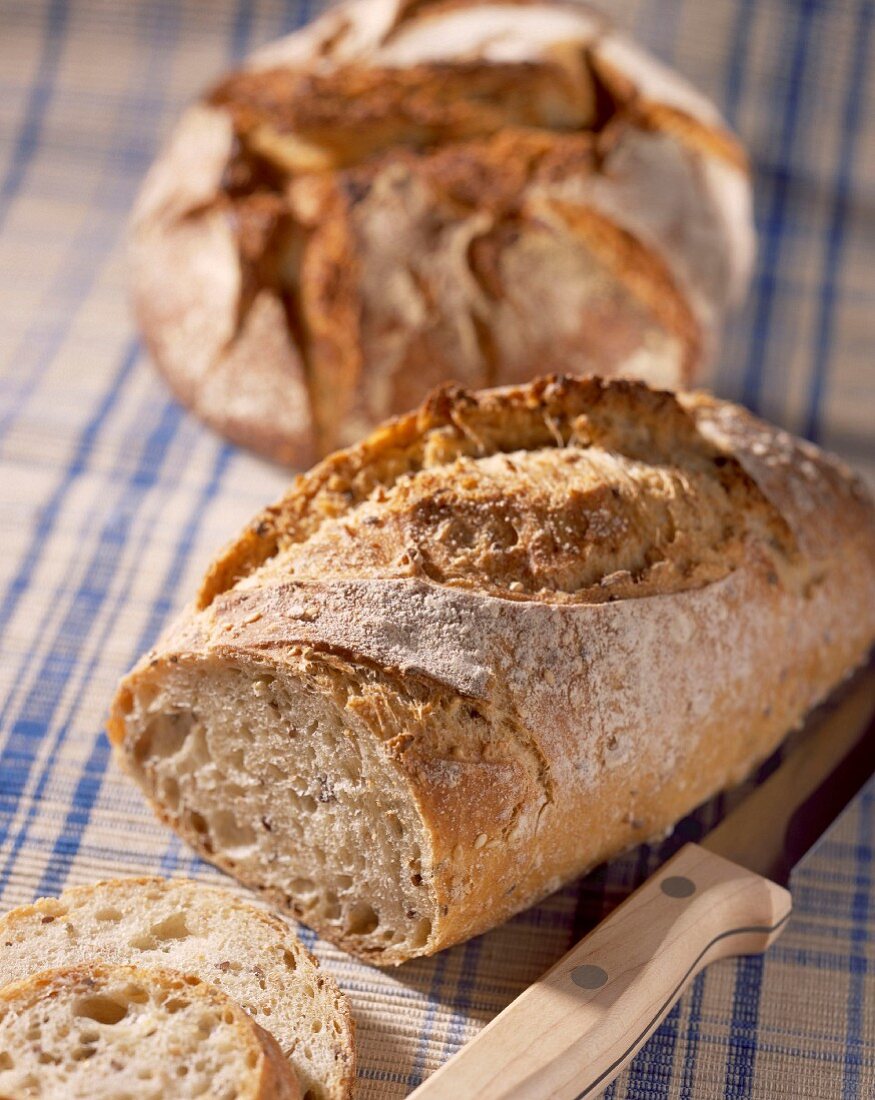 Landbrot auf Geschirrtuch