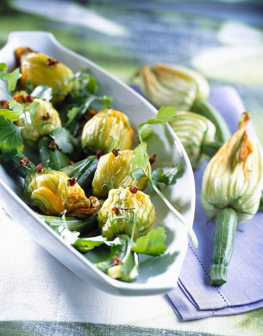 Gefüllte Zucchiniblüten