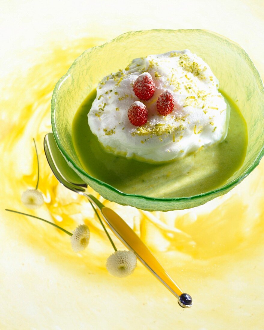 Floating islands with pistachio sauce
