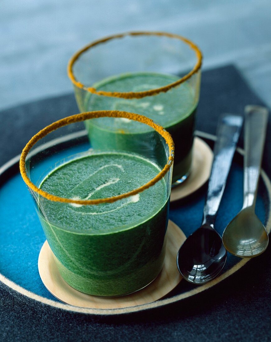 Spinat-Feldsalat-Cremesuppe mit Curry