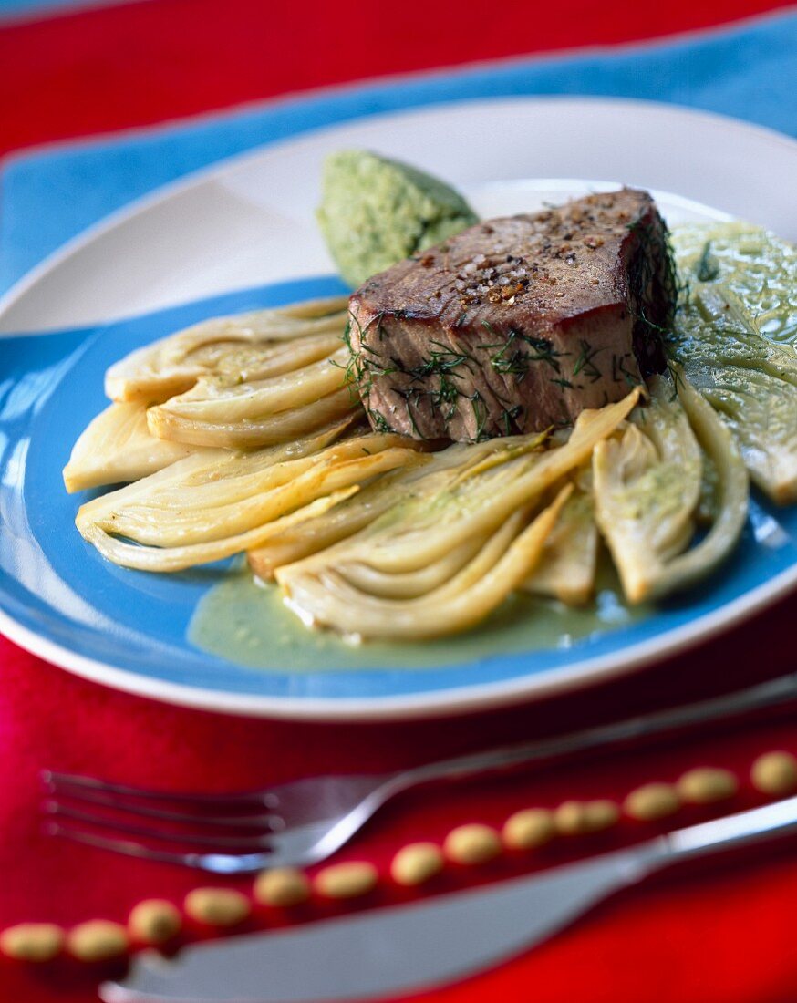 Roast tuna with stewed fennel