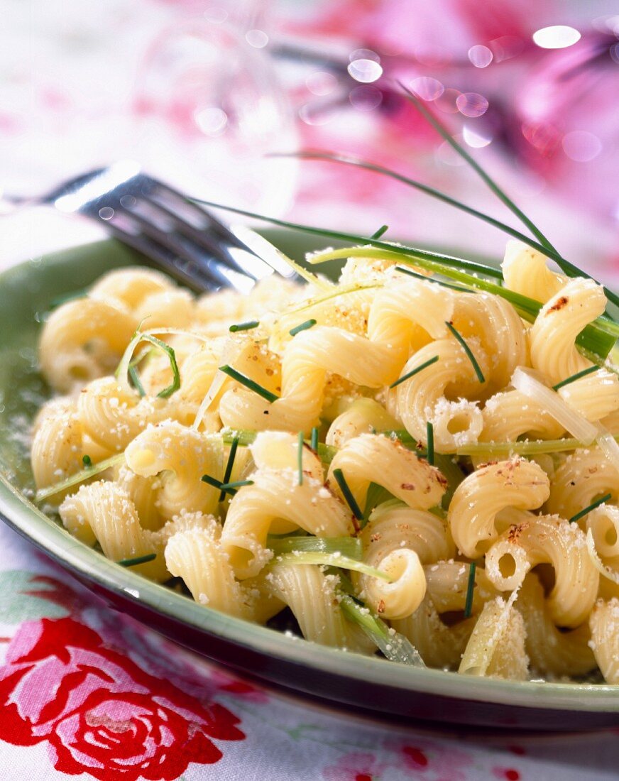 Cavatappi pasta with leeks and sweet onions