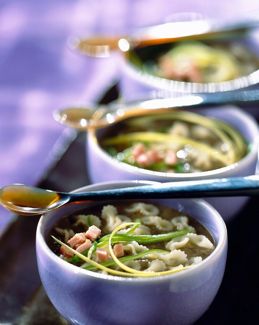 Farfalle and lentil soup with ham