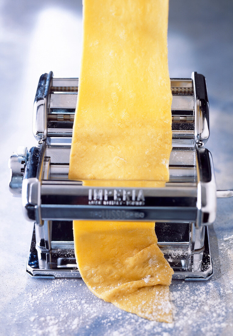 Pasta machine