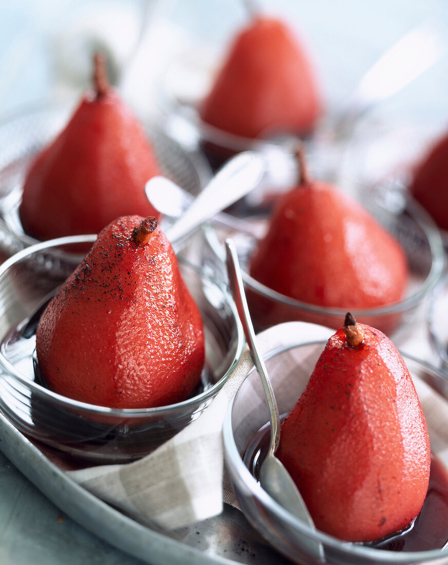 Pears in wine with spices