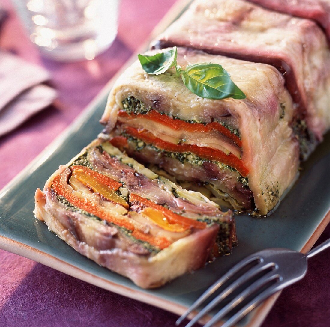 Terrine mit eingelegten Auberginen und Pesto