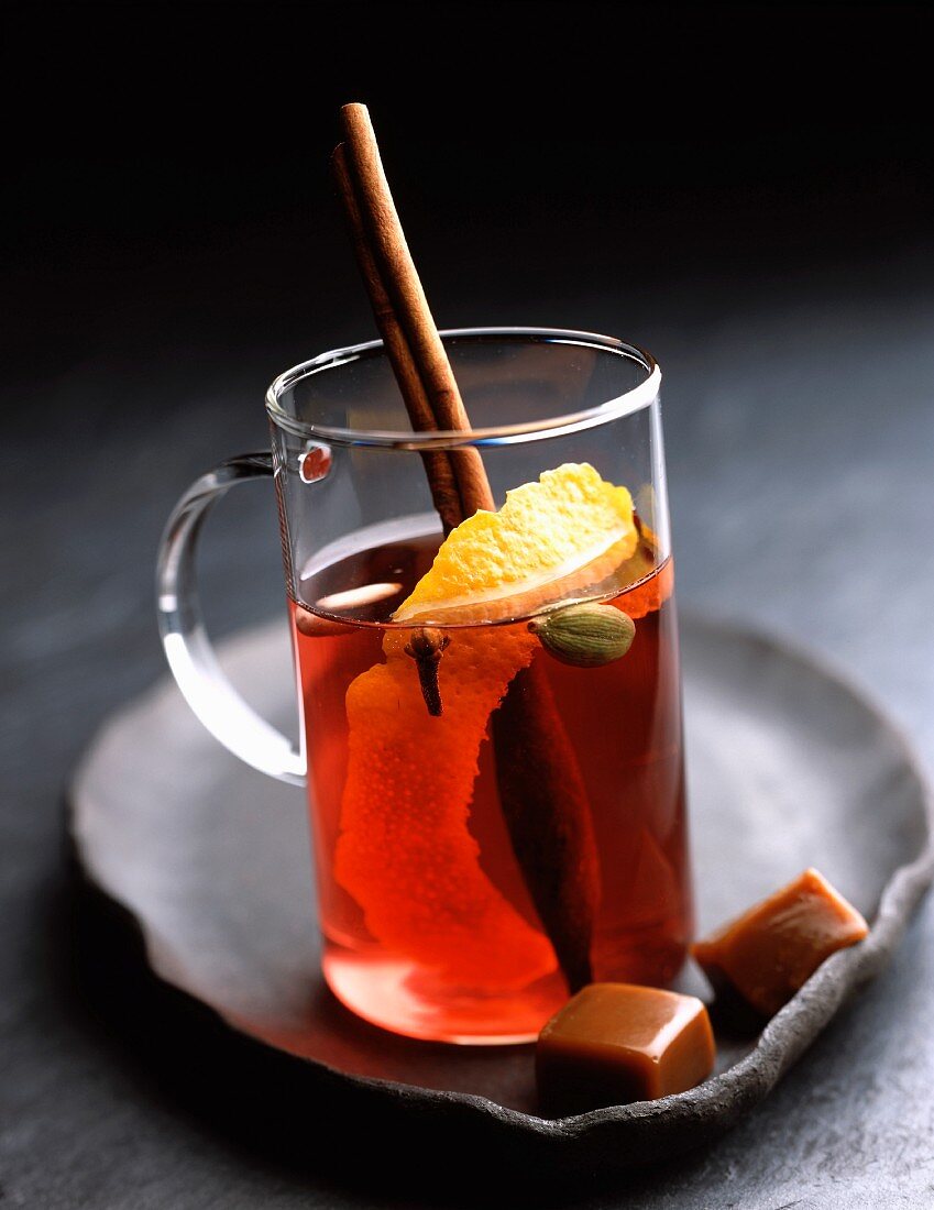 Mulled wine with cinnamon toffee candy