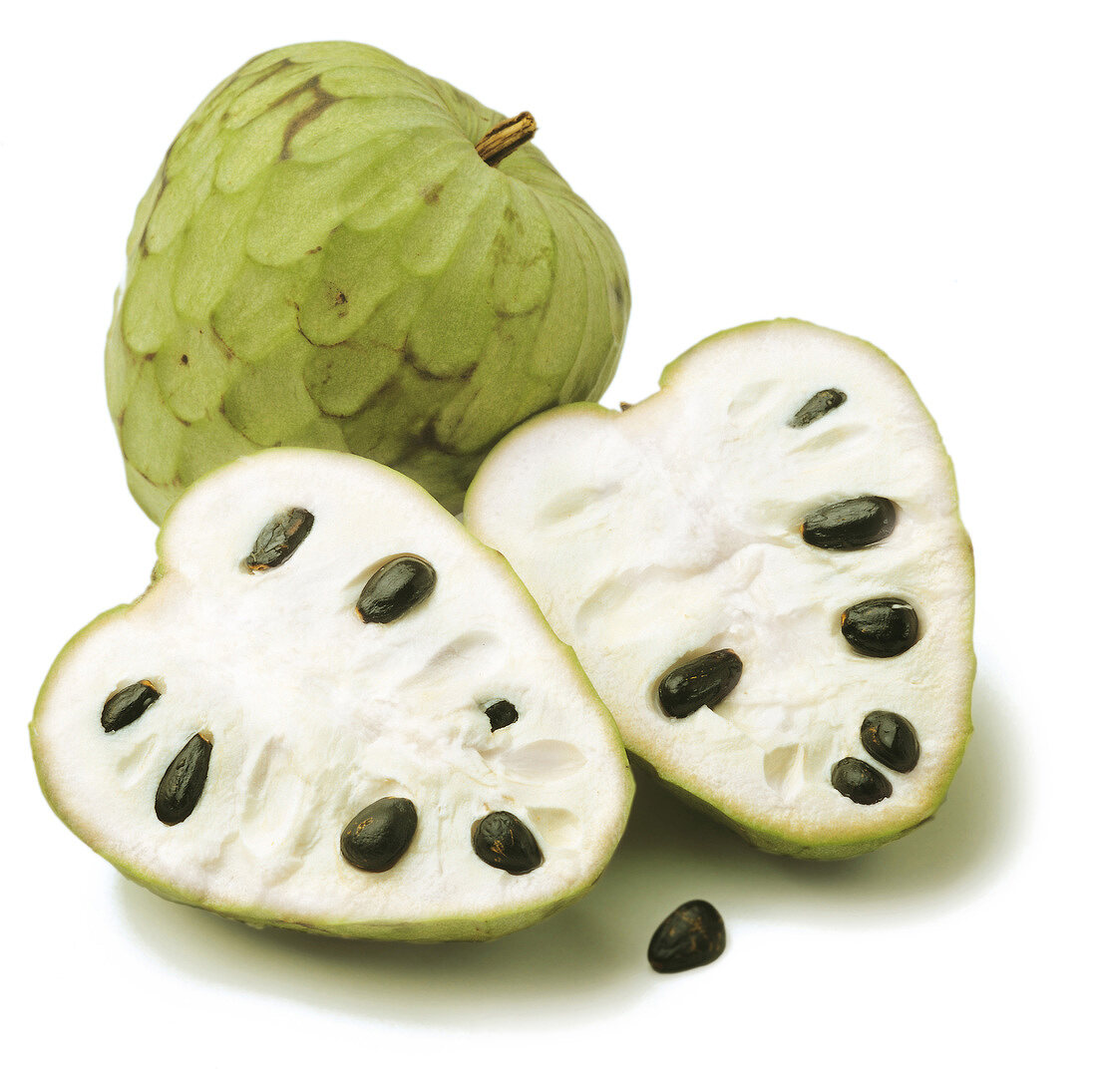 Cherimoya, ganz und halbiert