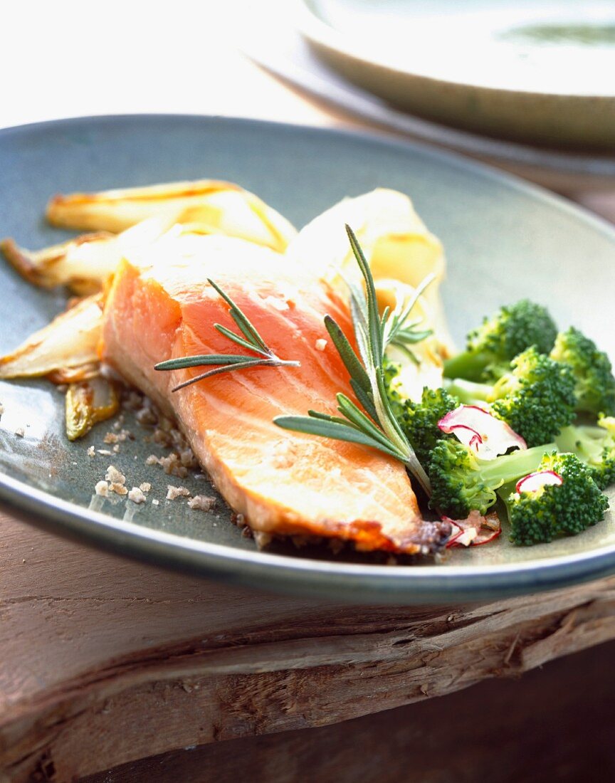 Salmon with broccoli