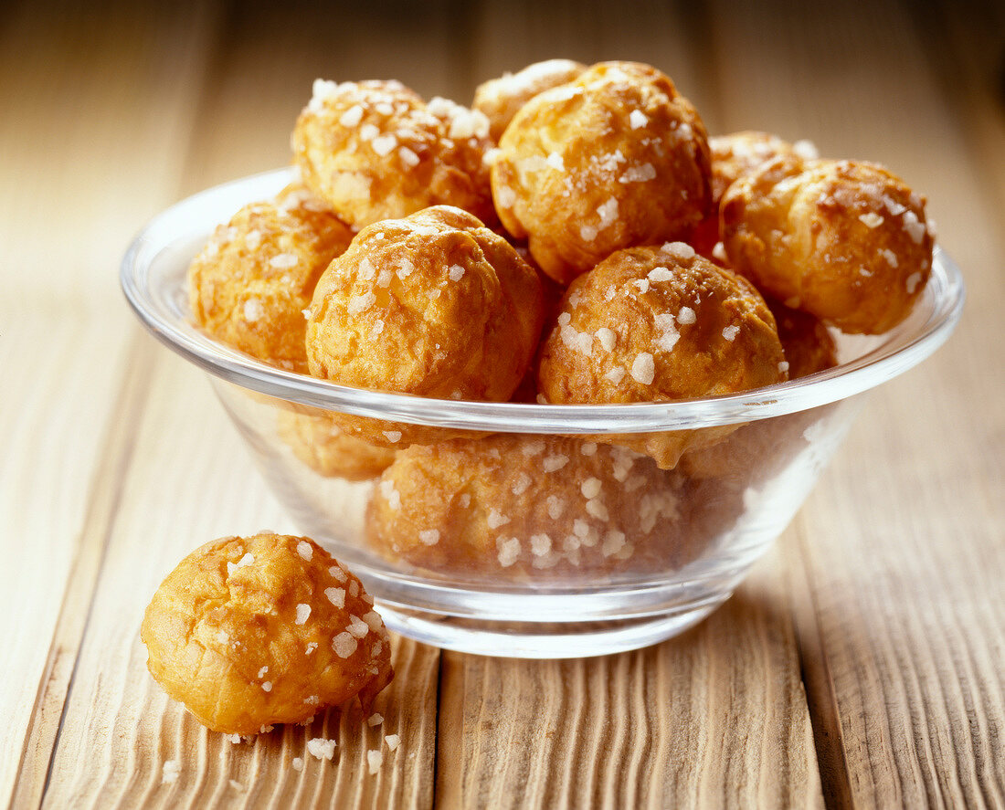 Chou pastry buns in bowl