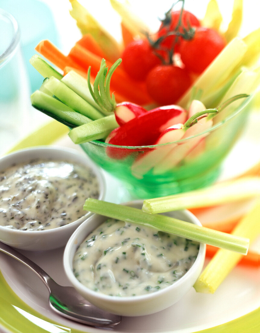 raw vegetables with creamy herb dip