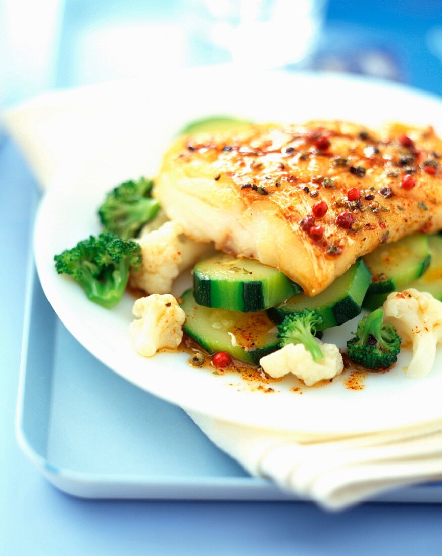 fillet of fish with peppercorns, courgettes and cauliflower