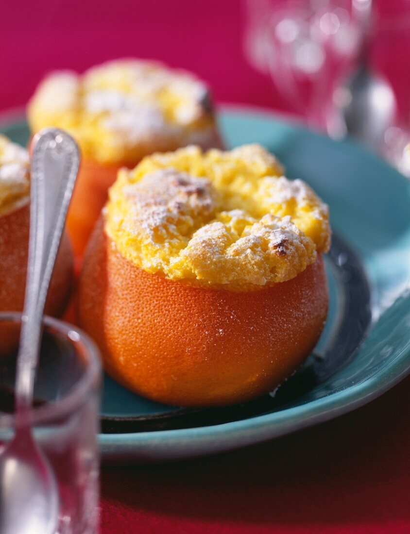 Orangensoufflé in ausgehöhlter Orange