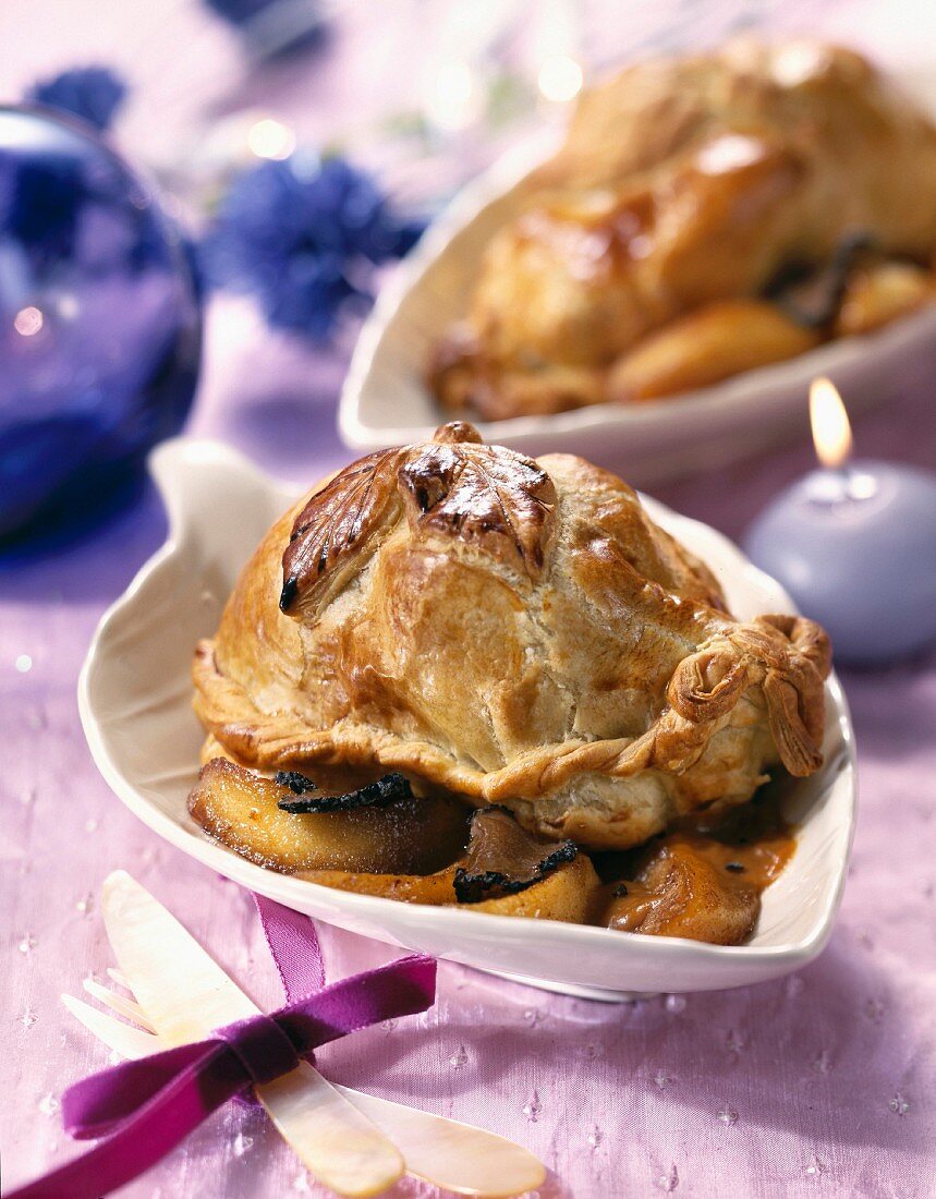 Quails and apples in pastry crust