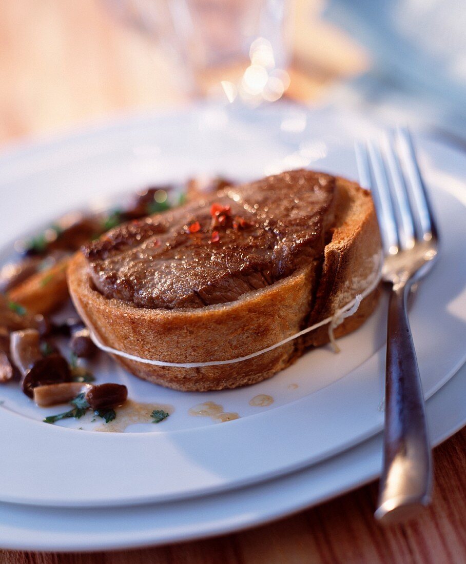 Tournedos in bread crust with pan-fried mushrooms