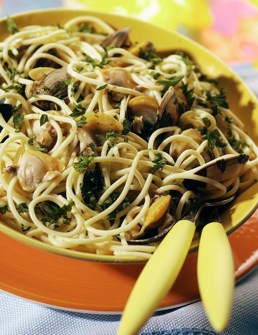 Spaghetti with carpet-shell clams